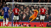 Kiper Man United Sergio Romero tampil gemilang dengan beberapa penyelamatannya. Dalam 11 laga di Piala FA bersama Man United, Romero hanya kebobolan dua gol dan clean sheet sembilan kali. (Action Images via Reuters/John Sibley)
