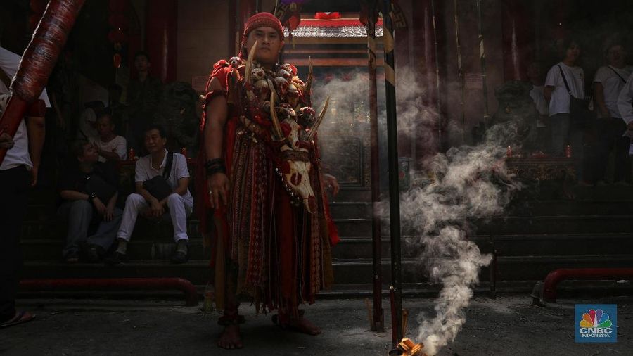Imlek selalu dirayakan selama 15 hari berturut-turut dan hari puncak ke-15 disebut dengan Cap Go Meh.