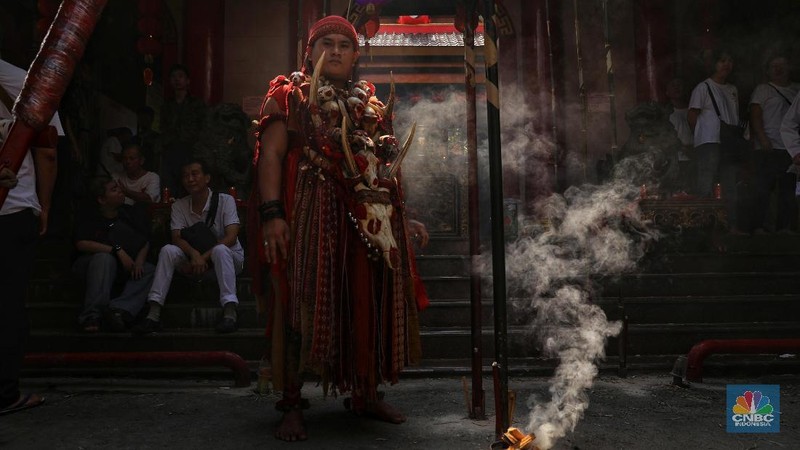 Imlek selalu dirayakan selama 15 hari berturut-turut dan hari puncak ke-15 disebut dengan Cap Go Meh.