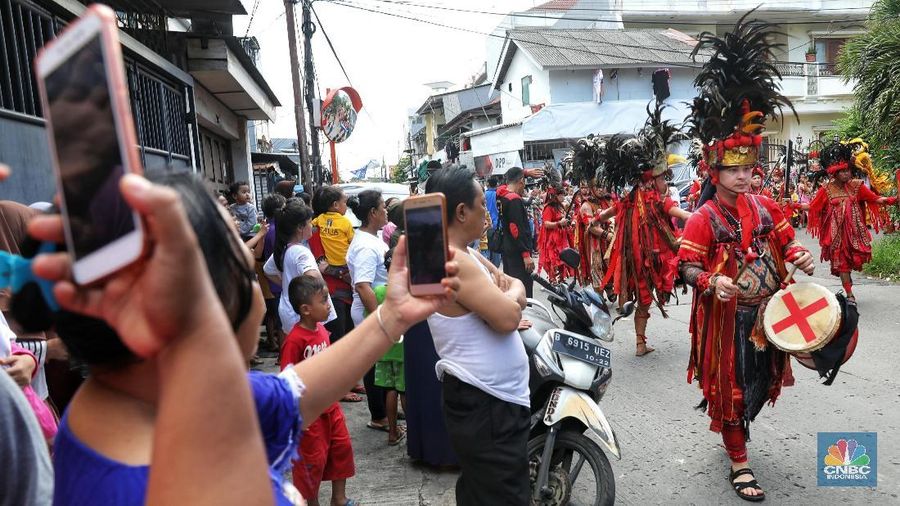 Imlek selalu dirayakan selama 15 hari berturut-turut dan hari puncak ke-15 disebut dengan Cap Go Meh.