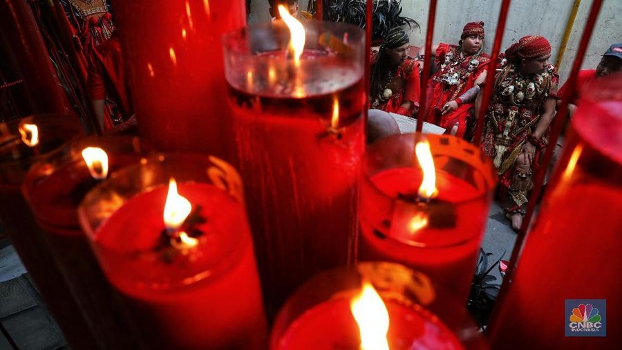 Imlek selalu dirayakan selama 15 hari berturut-turut dan hari puncak ke-15 disebut dengan Cap Go Meh.