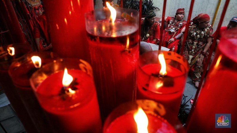 Imlek selalu dirayakan selama 15 hari berturut-turut dan hari puncak ke-15 disebut dengan Cap Go Meh.