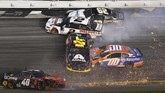 Kecelakaan terjadi hanya 10 lap sebelum balapan usai. Insiden kecelakaan membuat balapan sempat dihentikan. (Mike DiNovo-USA TODAY Sports)