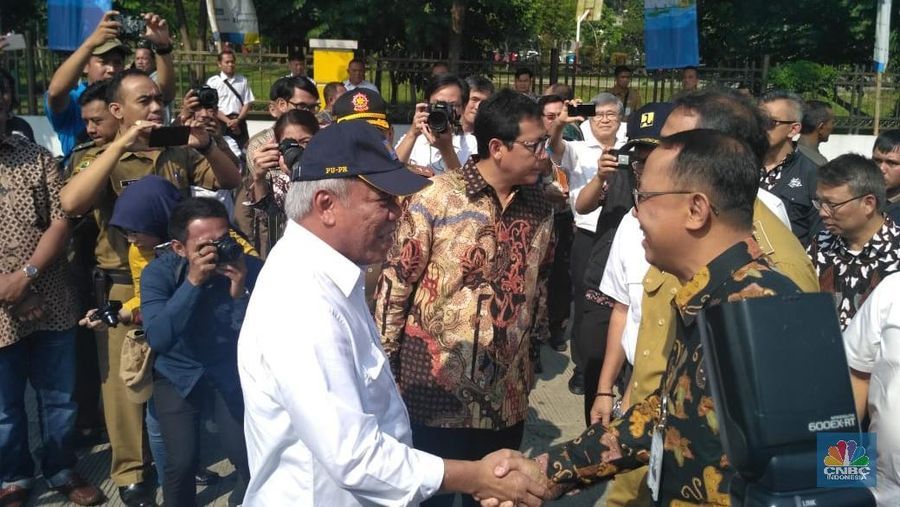 Menteri Pekerjaan Umum dan Perumahan Rakyat (PUPR), Basuki Hadimuljono, angkat bicara perihal impor air RI.