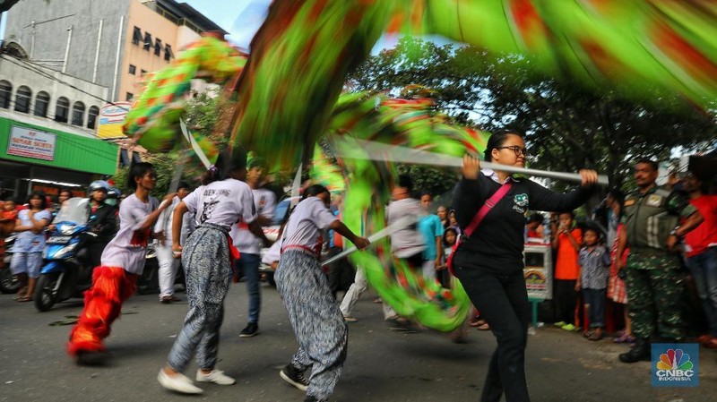 Imlek selalu dirayakan selama 15 hari berturut-turut dan hari puncak ke-15 disebut dengan Cap Go Meh.