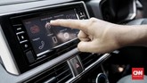 Interiornya menyimpan head unit layar sentuh berukuran tujuh inci yang dibuat untuk meningkatkan kenyamanan berkendara. (CNNIndonesia/Safir Makki)