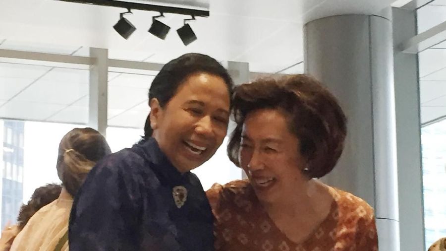 Di lantai 5 gedung ini terpampang wajah William yang dibuat oleh seniman Indonesia, Dolorosa Sinaga.
