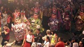 Di Bogor, Jawa Barat, Cap Go Meh dirayakan besar-besaran. Seperti tahun-tahun sebelumnya, Bogor punya Festival Cap Go Meh di Jalan Raya Surya Kencana. Perayaan itu menampilkan berbagai kesenian dan kebudayaan Tionghoa serta Indonesia. (ANTARA FOTO/Yulius Satria Wijaya)