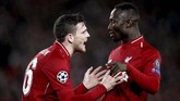 Naby Keita mendapat motivasi dari rekan setim di Liverpool Andrew Robertson. (Reuters/Carl Recine)
