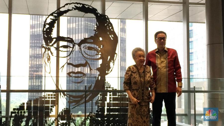 Menteri BUMN Rini Soemarno pernah menduduki jabatan Direktur Utama di PT Astra International.