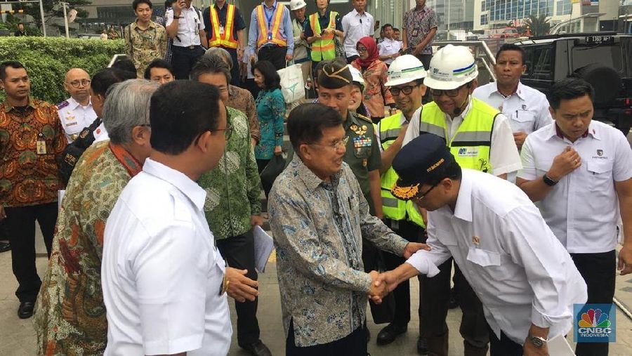 JK mengatakan, MRT merupakan moda transportasi yang nyaman dan tepat waktu.