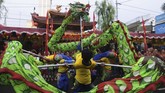 Perayaan Cap Go Meh di Kelenteng Hok Tek Bio, Salatiga, Jawa Tengah meriah dengan kesenian Naga Liong. (ANTARA FOTO/Aloysius Jarot Nugroho)