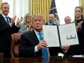 Trump Teken Perintah Pembentukan Angkatan Luar Angkasa AS