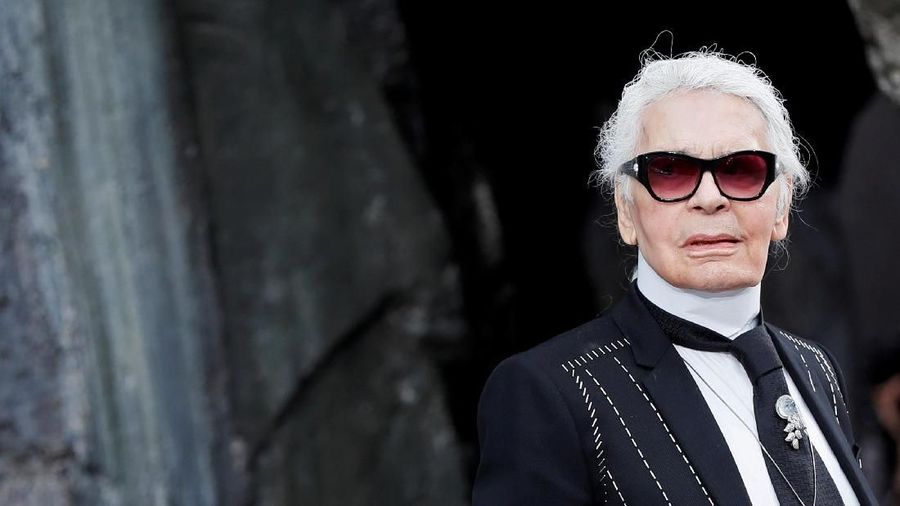 FILE PHOTO -  German designer Karl Lagerfeld appears at the end of his Spring/Summer 2018 women's ready-to-wear collection show for fashion house Chanel at the Grand Palais during Paris Fashion Week, France, October 3, 2017. REUTERS/Gonzalo Fuentes/File Photo