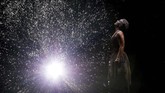 Pink tampil di panggung Brit Awards 2019 di O2 Arena London, Rabu (20/2) malam waktu setempat. (REUTERS/Hannah McKay)