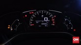 Panel instrument Civic 1.5L Turbo lebih sporty dan asyik dipandang. Bagian ini memberikan informasi kecepatan mobil, volume BBM dan jarak tempuh mobil. (CNN Indonesia/Hesti Rika)
