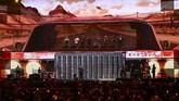George Ezra tampil dalam Brit Awards 2019. Dalam acara tersebut, ia membawa pulang kategori British Male Solo Artist. (REUTERS/Hannah McKay)