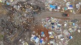 Pemandangan sapi di Tempat Pembuangan Akhir Sampah (TPAS) Cikolotok, Purwakarta, Jawa Barat, Senin (14/01). (ANTARA FOTO/M Ibnu Chazar)