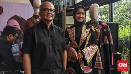 Cerita Dian Pelangi Dipuji Miss USA di New York Fashion Week