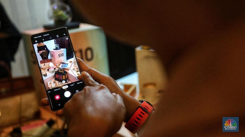 Rilis 8 maret tahun ini, Galaxy S10 adalah ponsel berlayar lebar yang mungkin dibutuhkan penguna Samsung saat ini.