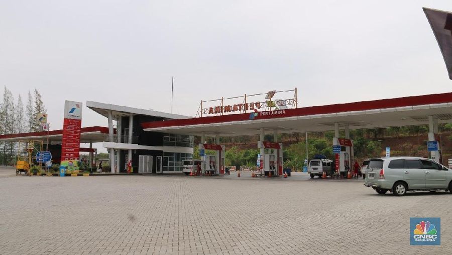 PT Jasa Marga Tbk melalui kelompok usahanya PT Jasamarga Properti (JMP) bersinergi dengan Pertamina menambah menyiapkan delapan Stasiun Pengisian Bahan Bakar Umum (SPBU) di koridor Tol Trans Jawa. (CNBC Indonesia/Muhammad Chairul)