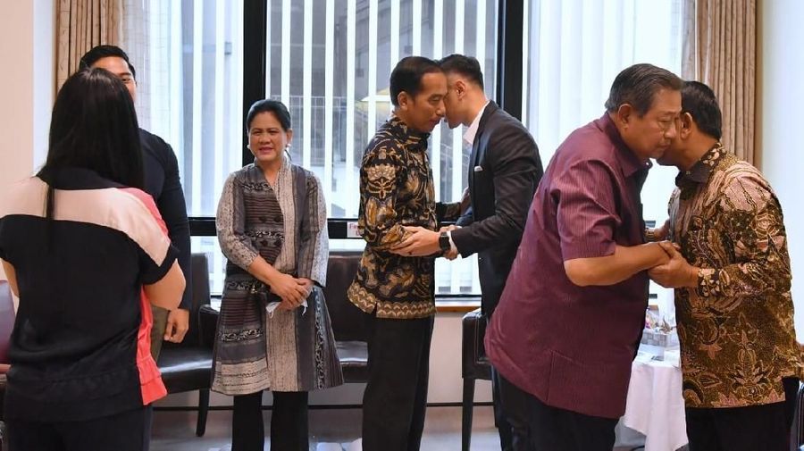 Presiden Joko Widodo (Jokowi) terbang ke Singapura untuk menjenguk istri presiden ke-6 RI Susilo Bambang Yudhoyono (SBY), Ani Yudhoyono. (Laily Rachev - Biro Pers Sekretariat Presiden)