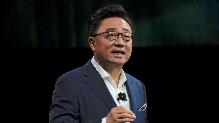 Samsung Galaxy Fold ternyata memiliki masalah pada engsel dan layarnya. Saat ini ponsel seharga US$1.980 per unit ini masih dalam tahap perbaikan.