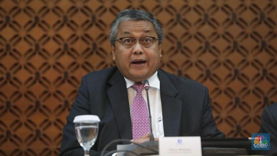 Turunkan atau Tahan, Pak Perry?