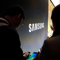 Wah, Samsung Akan Bikin Ponsel dengan Kamera Tersembunyi