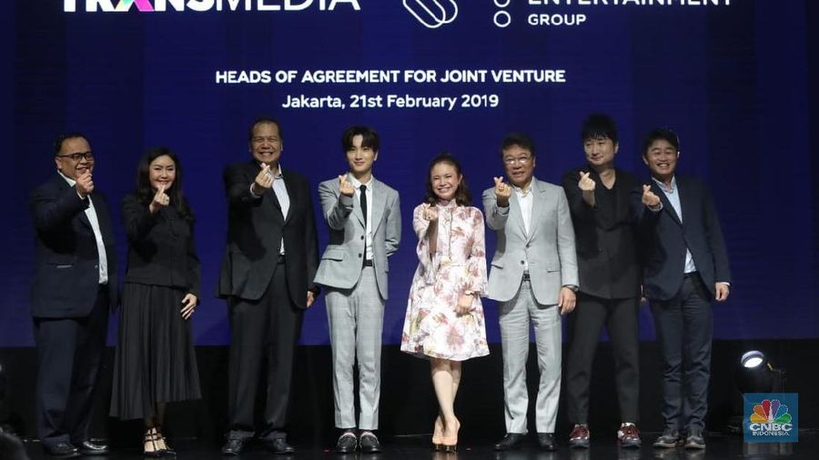 PT Trans Media Corpora meneken Head of Agreements (HoA) dengan SM Entertainment untuk kolaborasi industri hiburan Korea-Indonesia.
