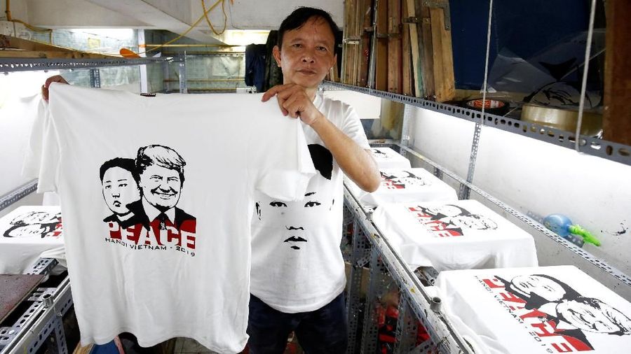 Para pebisnis di Hanoi mulai disibukkan dengan penyambutan unik untuk Donald Trum dan Kim Jong Un