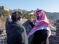 Wajah Semringah Pangeran Arab Saat Kunjungi Tembok China