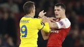 Xhaka tidak hanya membantu Arsenal menang melalui assist, tetapi juga sempat berseteru dengan gelandang BATE Bojan Dubajic. (Action Images via Reuters/John Sibley)