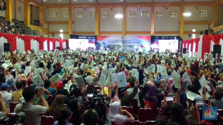 Presiden Joko Widodo (Jokowi) melakukan kunjungan kerja ke Kecamatan Pasar Minggu, Jakarta Selatan, Jumat (22/2/2019).