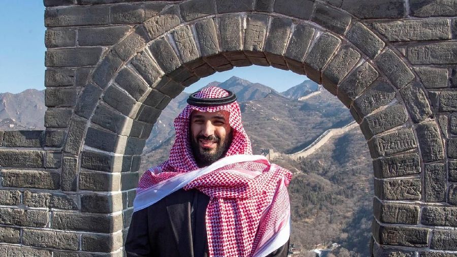 Saudi Aramco akan menandatangani kesepakatan awal untuk berinvestasi di dua kompleks penyulingan minyak dan petrokimia di China.