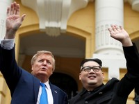 Trump dan Kim Gadungan Bikin Heboh Warga Vietnam