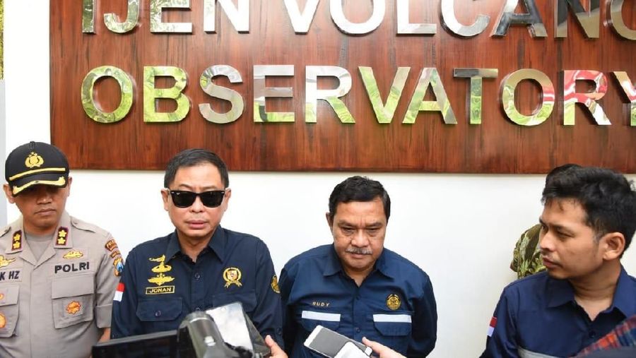 Dulu, Pos Gunung Api Ijen sangat jauh dan harus lewat hutan dua hari dua malam. Kini, dipindahkan dan disulap jadi lebih modern.