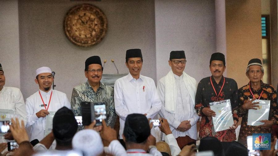 Sertifikat wakaf dilakukan untuk meminimalisir sengketa lahan masjid, madrasah dan pondok pesantren.
