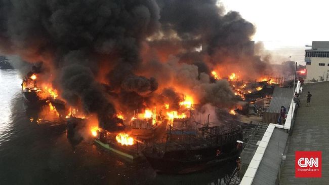 Puluhan Kapal Terbakar di Muara Baru Hingga 3 Jam Lebih
