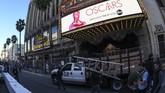 Dolby Theatre, Los Angeles, Amerika mulai bersolek menjelang malam penganugerahan Academy Awards ke-91 atau Oscar 2019 yang digelar Minggu (24/2) malam waktu setempat. (Eric BARADAT / AFP)