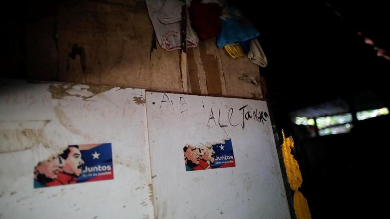 Keruntuhan ekonomi Venezuela membuat makanan menjadi tidak terjangkau dan berharap oposisi akan berhasil membawa bantuan dari asing yang sangat dibutuhkan.