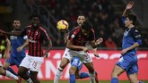 Lucas Paqueta sempat mencetak gol cepat lewat sundulan kepala namun kemudian dianlir lantaran sudah berada di posisi offside. (MARCO BERTORELLO / AFP)