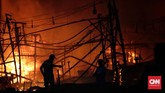 Pelabuhan Nizam Zachman Muara Baru, Jakarta Utara dilalap api. (CNN Indonesia/Adhi Wicaksono)