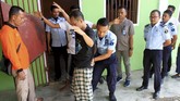 Penggeledahan dan razia terhadap narapidana juga dilakukan di Lapas kelas II B Meulaboh, Aceh Barat, Aceh. (ANTARA FOTO/Syifa Yulinnas).