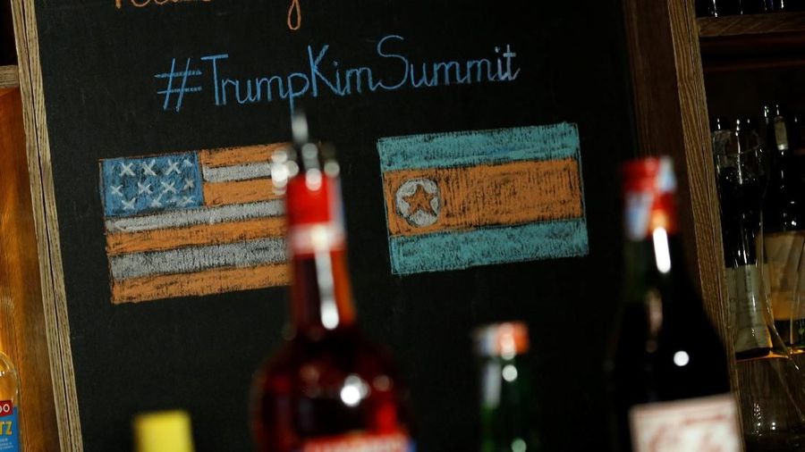 Para pebisnis di Hanoi mulai disibukkan dengan penyambutan unik untuk Donald Trum dan Kim Jong Un