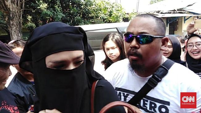 Mulan Jameela Ajak Safeea Jenguk Ahmad  Dhani  di Penjara