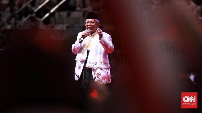 Beradu Manis Sikap Kiai Ma'ruf dan Santri Sandiaga