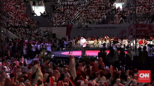 Berhijab Merah, Ribuan Ibu-ibu Deklarasi Dukung Jokowi-Ma'ruf
