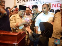Tangis Prabowo Kala Membaca Surat Gadis Cilik Medan, Ada Apa?