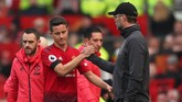Manchester United mendapat masalah tak terduga di babak pertama berupa cederanya sejumlah pemain sehingga Ole Gunnar Solskjaer dipaksa melakukan pergantian pemain di babak pertama. (Reuters/Lee Smith)